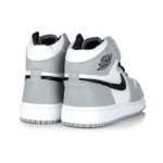 کفش ورزشی بندی مقاوم در برابر سایش و انعطاف‌پذیر مدل Air Jordan 1 Mid Light Smoke